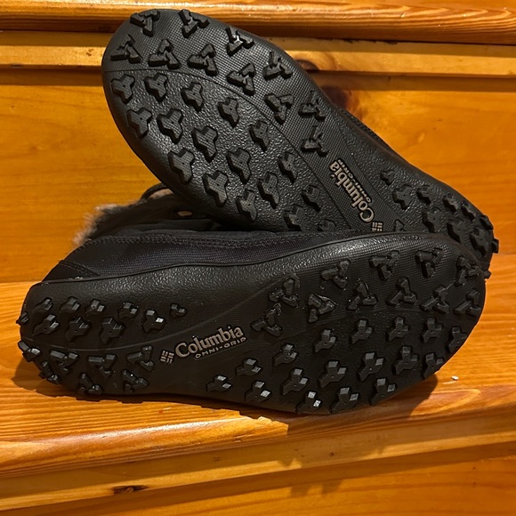 Columbia Black Quilted Boots with Faux Fur - Picture 5 of 5